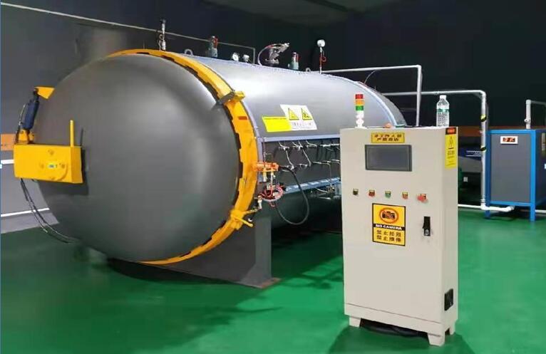 熱壓罐內(nèi)部2.jpg