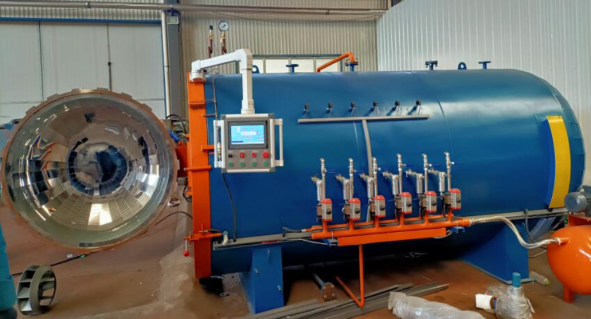 全自動(dòng)熱壓罐2.jpg